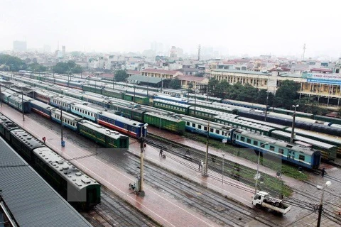 Đoàn tàu của ngành đường sắt tại ga Hà Nội. (Ảnh: TTXVN)