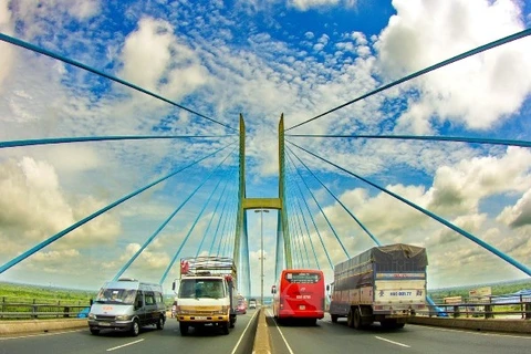 Cầu Mỹ Thuận nằm trên quốc lộ 1A, bắc qua sông Tiền, nối liền hai tỉnh Tiền Giang và Vĩnh Long. (Ảnh: Duy Khương/TTXVN)