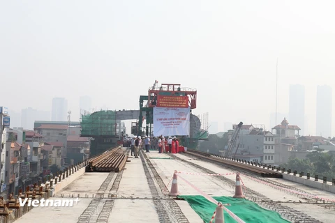 Bộ Giao thông Vận tải đã hợp long 13,05km chính tuyến đường sắt đô thị Cát Linh-Hà Đông. (Ảnh: Doãn Đức/Vietnam+)