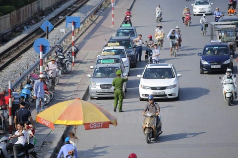 Hà Nội hiện vẫn còn hàng nghìn xe taxi của các tỉnh giáp ranh vẫn cố tình hoạt động “chui”. (Ảnh: Minh Sơn/Vietnam+)