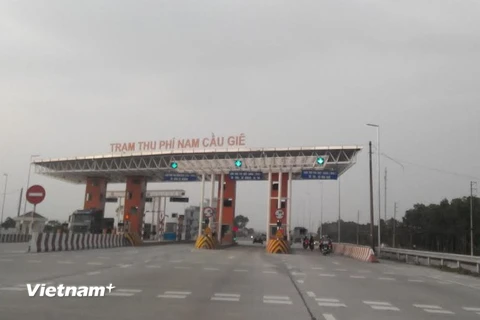 Trạm thu phí Nam Cầu Giẽ của dự án BOT Quốc lộ 1 qua Hà Nam chuẩn bị được vận hành thu phí hoàn vốn. (Ảnh: Việt Hùng/Vietnam+)