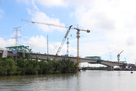 Cầu sông Chà thuộc dự án xây dựng đường cao tốc Bến Lức-Long Thành đã chính thức hợp long. (Ảnh: VEC cung cấp)