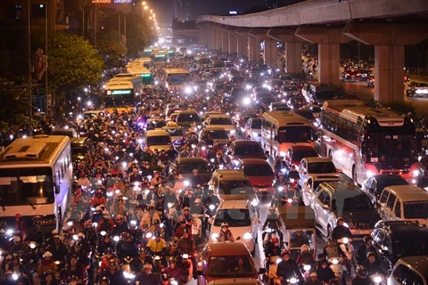 Cơ sở hạ tầng giao thông không phát triển kịp với số lượng phương tiện giao thông tăng mạnh mẽ mỗi năm. (Ảnh: PV/Vietnam+)