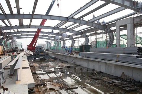 Nhà ga Văn Khê đang tiếp tục được phía Tổng thầu Trung Quốc thi công hoàn thiện. (Ảnh: Doãn Đức/Vietnam+)