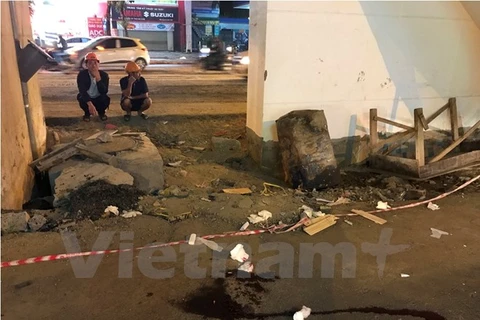 Hiện trường xảy ra vụ tai nạn thanh niên xâm nhập nhà ga đường sắt Cát Linh-Hà Đông và nhảy xuống đường vào tối 31/3. (Ảnh: Ngọc Hải/Vietnam+)
