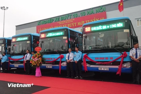 Tuyến buýt số 50 với logo, màu sơn, nhận diện thương hiệu mới. (Ảnh: Việt Hùng/Vietnam+)