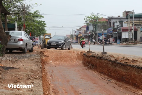 Tiến độ dự án BOT Bắc Ninh-Uông Bí bị lùi nhiều lần do vướng mặt bằng thi công. (Ảnh: Doãn Đức/Vietnam+)