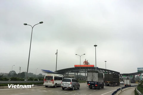 Phương tiện lưu thông qua trạm thu phí của dự án đường cao tốc Pháp Vân-Cầu Giẽ. (Ảnh: Việt Hùng/Vietnam+)