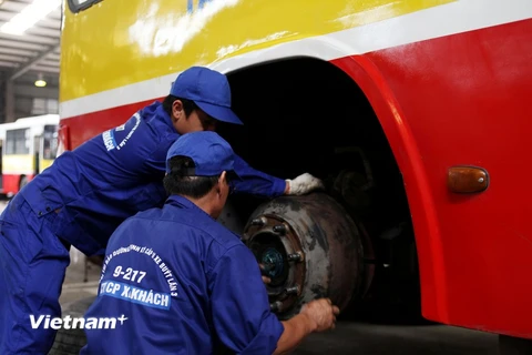 Động cơ trục của bánh xe sẽ được tháo toàn bộ để bảo dưỡng, sửa chữa. (Ảnh: Doãn Đức/Vietnam+)