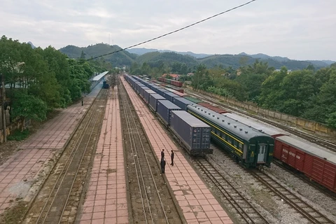 Đoàn tàu chuyên container đầu tiên kết nối giữa Đường sắt Việt Nam và Đường sắt Trung Quốc. (Ảnh: VNR cung cấp)