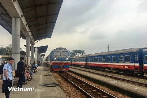 Ngành đường sắt đưa đoàn tàu Bắc-Nam “5 sao” vào vận hành, khai thác được hành khách đánh giá cao về chất lượng dịch vụ. (Ảnh: Phương Linh/Vietnam+)