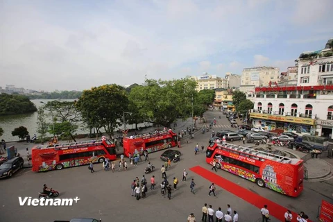 Tuyến buýt 2 tầng City Tour đầu tiên đã chính thức lăn bánh trên đường phố Hà Nội. (Ảnh: Minh Sơn/Vietnam+)