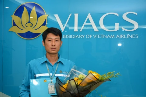 Anh Nguyễn Chí Cường, nhân viên Trung tâm phục vụ trên tàu VIAGS Nội Bài, công ty con của Vietnam Airlines. (Ảnh: Vietnam Airlines cung cấp)