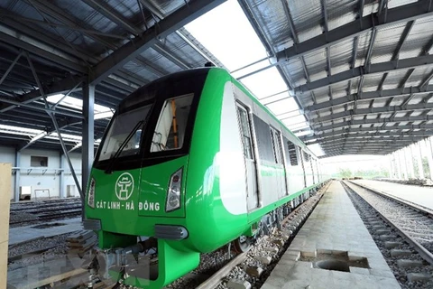 Thời gian tới, hệ thống đường sắt đô thị Cát Linh-Hà Đông sẽ được vận hành thử ban đêm, chạy có tải trọng. (Ảnh: Huy Hùng/TTXVN) 