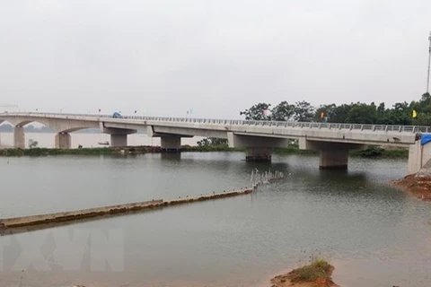 Dự án cầu Việt Trì - Ba Vì bắc qua sông Hồng dự kiến thông xe vào ngày 7/10 tới đây. (Ảnh: Trung Kiên/TTXVN)