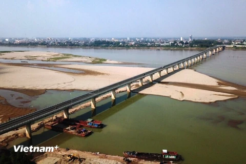 Cầu Việt Trì-Ba Vì đã hoàn thành, đảm bảo yêu cầu kỹ thuật, dự kiến thông xe và đưa vào khai thác vào ngày 10/10 tới đây. (Ảnh: Việt Hùng/Vietnam+)