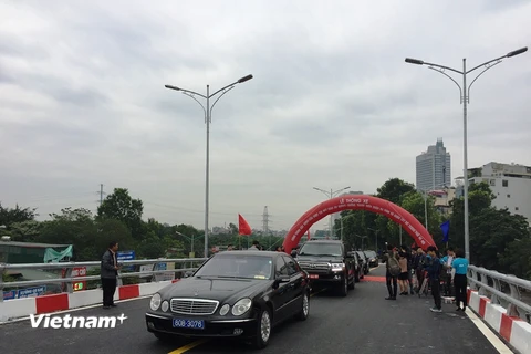 Công trình cầu vượt tại nút giao An Dương-đường Thanh Niên sẽ giúp giải quyết được tình trạng ùn tắc giao thông. (Ảnh: Việt Hùng/Vietnam+)