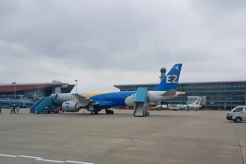 Tàu bay phản lực loại nhỏ thế hệ mới E190-E2 giúp nâng cao hiệu quả khai thác và chất lượng dịch vụ trên các đường bay ngắn. (Ảnh: VNA cung cấp)