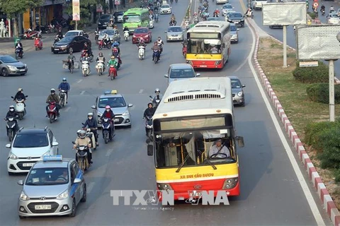 Xe buýt Hà Nội sẽ tiếp tục được mở rộng thêm mạng lưới và tối ưu hóa luồng tuyến. (Ảnh: TTXVN)