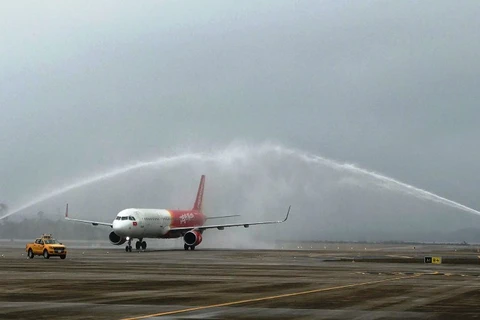 Hãng hàng hàng không Vietjet chính thức khai thác đường bay tới Vân Đồn, Quảng Ninh. (Ảnh: Mai Anh)