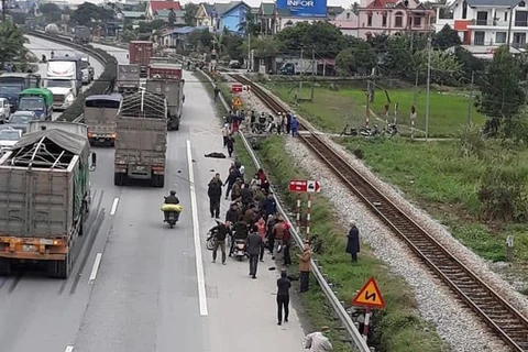 Hiện trường vụ tai nạn giao thông xe tải đâm vào đoàn người đưa tang tại Hải Dương. (Nguồn ảnh: otofun.net)