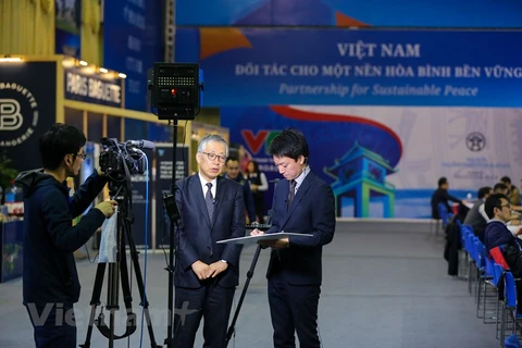 Phóng viên đưa tin Hội nghị Thượng đỉnh Mỹ-Triều được tặng vé bay Vietnam Airlines, nghỉ miễn phí Vinpearl. (Ảnh: Minh Sơn/Vietnam+)