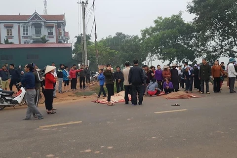 Vĩnh Phúc: Xe khách đâm vào đoàn người đưa tang, 7 người tử vong