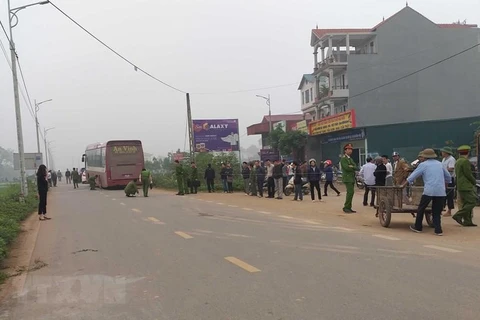 Hiện trường vụ tai nạn giao thông làm 7 người chết tại tỉnh Vĩnh Phúc. (Ảnh: TTXVN) 