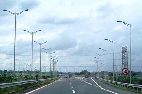 Phương tiện lưu thông trên tuyến đường cao tốc Nội Bài-Lào Cai. (Ảnh: Việt Hùng/Vietnam+)