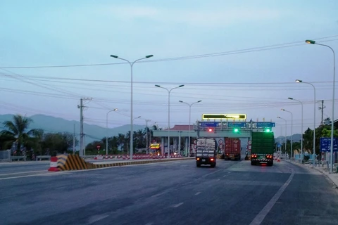Bộ Giao thông Vận tải yêu cầu Tổng cục Đường bộ Việt Nam triển khai các biện pháp giám sát chặt, chống thất thoát doanh thu trạm thu phí BOT. (Ảnh: Việt Hùng/Vietnam+)