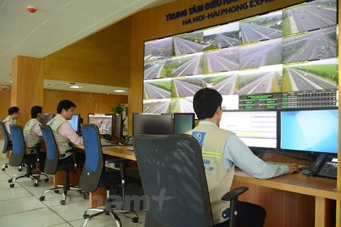 Hệ thống Trung tâm quản lý giám sát, điều hành tập trung toàn bộ các hoạt động trên tuyến cao tốc Hà Nội-Hải Phòng. (Ảnh: Việt Hùng/Vietnam+)