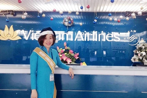 Chị Lý Thị Thu Hương - nhân viên Phòng vé sân bay Tân Sơn Nhất của hãng hàng không Vietnam Airlines. (Ảnh: VNA cung cấp)