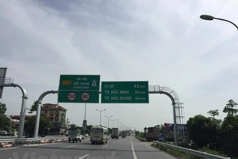 Phương tiện lưu thông trên tuyến đường Hà Nội-Bắc Giang. (Ảnh: Việt Hùng/Vietnam+)