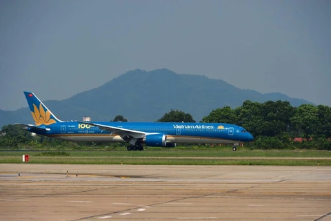 Chiếc máy bay Boeing 787-10, cũng là chiếc tàu bay thứ 100 của hãng hàng không Vietnam Airlines. (Ảnh: Việt Hùng/Vietnam+)