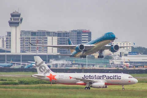 Hai hãng hàng không Vietnam Airlines và Jetstar Pacific đã phải điều chỉnh lịch khai thác chuyến bay do ảnh hưởng của cơn bão số 6. (Ảnh: CTV/Vietnam)