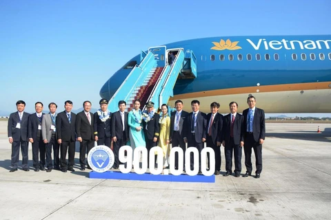 Tổng công ty Quản lý bay Việt Nam chào đón chuyến bay điều hành thứ 900.000 trong năm 2019. (Ảnh: Việt Hùng/Vietnam+)