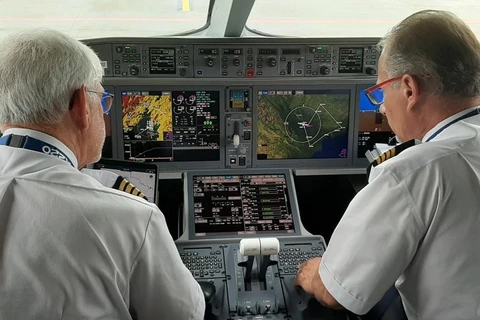 Đội ngũ giám sát viên an toàn và phi công bay vẫn là nhu cầu rất lớn đối với đặc thù của ngành hàng không. (Ảnh: Việt Hùng/Vietnam+)