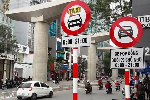 Đề xuất dỡ bỏ biển cấm taxi, xe hợp đồng tại nhiều tuyến phố 