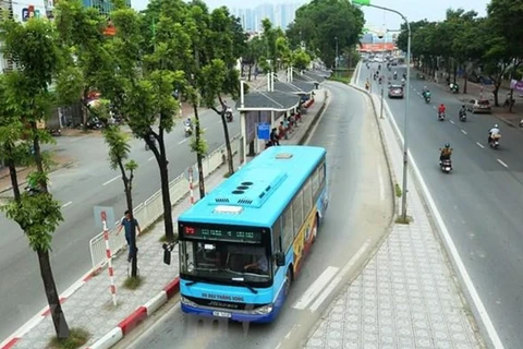 Hà Nội dừng hoạt động tất cả các tuyến xe buýt từ ngày 28/3-15/4 để phòng chống dịch bệnh COVID-19. (Ảnh: Huy Hùng/Vietnam+)