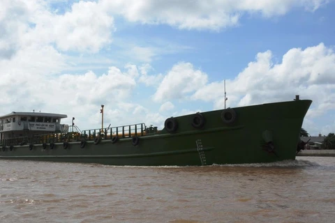 Tàu thuyền Việt Nam hoạt động tuyến nội địa sẽ được giảm giá dịch vụ hoa tiêu hàng hải vì dịch COVID-19. (Ảnh: Việt Hùng/Vietnam+)
