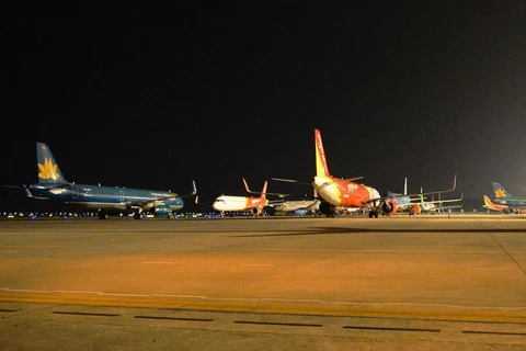 Máy bay xếp hàng dài tại sân bay Nội Bài do ảnh hưởng của dịch COVID-19. (Ảnh: Hoàng Anh/Vietnam+)