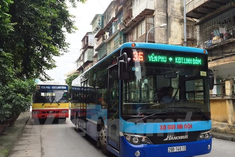 Hà Nội sẽ chạy lại buýt từ ngày 23/4 sau khi đã dừng hoạt động tất cả các tuyến xe buýt từ ngày 28/3 để phòng chống dịch bệnh COVID-19. (Ảnh: Huy Hùng/Vietnam+)