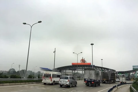 Phương tiện lưu thông qua trạm thu phí của dự án đường cao tốc Pháp Vân. (Ảnh: Việt Hùng/Vietnam+)