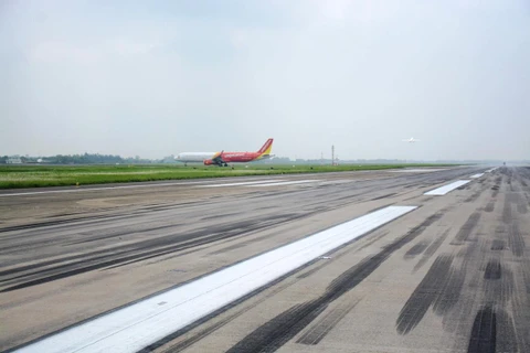 Một đường cất hạ cánh sân bay quốc tế Nội Bài sẽ được đóng để cải tạo, nâng cấp sửa chữa những hư hỏng. (Ảnh: Việt Hùng/Vietnam+)