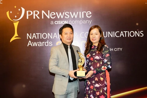 Phó Tổng giám đốc Vietjet Nguyễn Thị Thuý Bình đại diện hãng nhận giải thưởng. (Ảnh: VJ cung cấp)