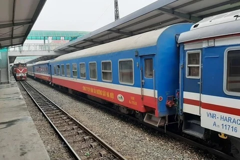 Đoàn tàu tại ga Hà Nội của Tổng công ty Đường sắt Việt Nam (Ảnh: Việt Hùng/Vietnam+) 
