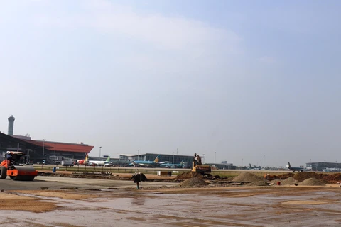 Đường băng sân bay Nội Bài sẽ hoàn thành việc sửa chữa, cải tạo nâng cấp giai đoạn 1 để đáp ứng cho kế hoạch khai thác cao điểm Tết. (Ảnh: Việt Hùng/Vietnam+)