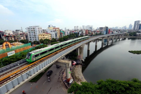 Vận hành chạy thử đoàn tàu Đường sắt Cát Linh-Hà Đông. (Ảnh: Huy Hùng/TTXVN)