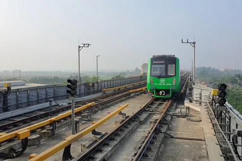 Vận hành chạy thử tuyến đường sắt đô thị Cát Linh-Hà Đông. (Ảnh: CTV/Vietnam+)