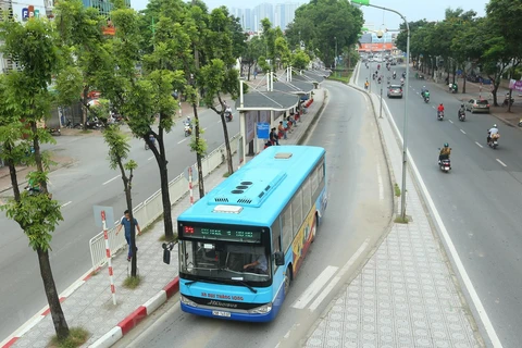 Hà Nội điều chỉnh lộ trình 19 tuyến buýt để phục vụ Đại hội Đảng khóa XIII. (Ảnh: Huy Hùng/Vietnam+)